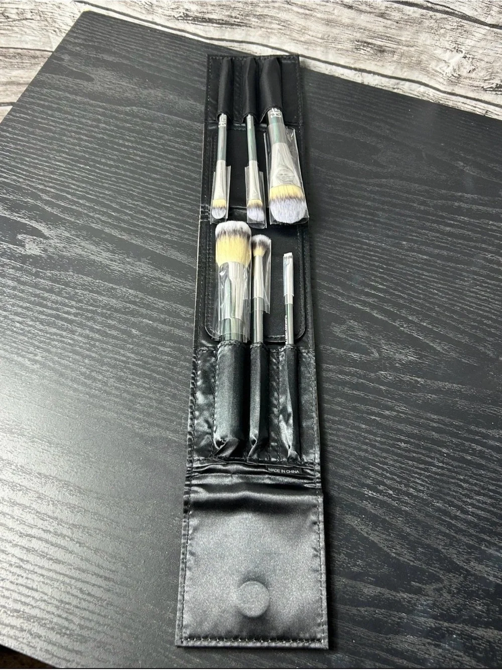 New IT Cosmetics 6 Pc. Brush Set